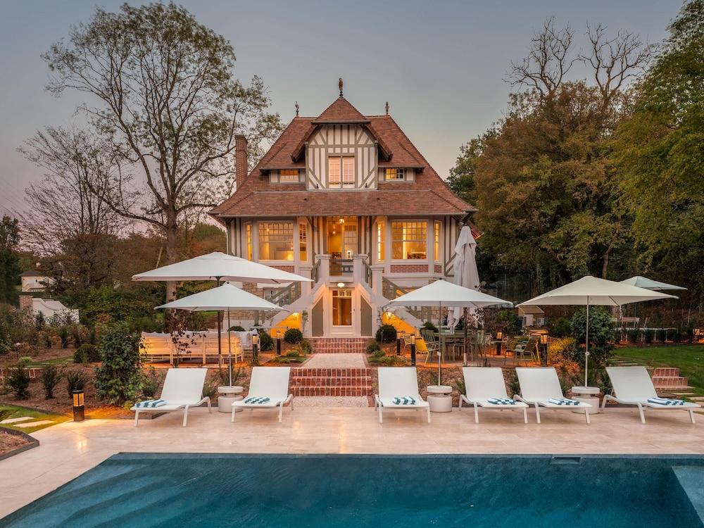 Villa photo 1