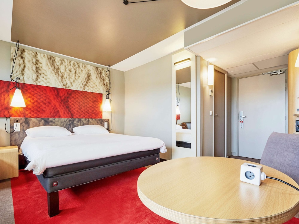 Premium Double Room, 1 Double Bed with Sofa bed, Balcony - Photo 3