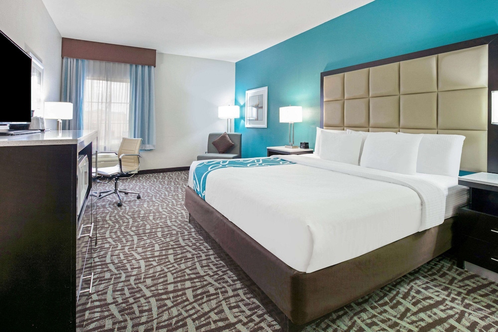 Room, 1 King Bed, Accessible, Non Smoking (Mobility/Hearing, Tub w/Grab Bars) - Photo 1