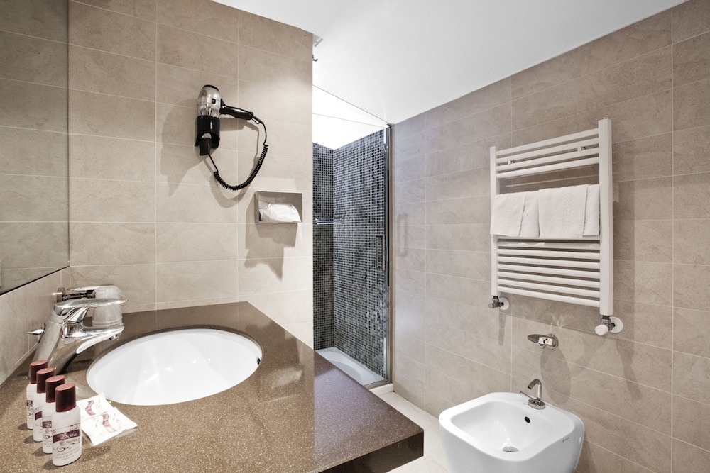 Double or Twin Room, Annex Building - Photo 4