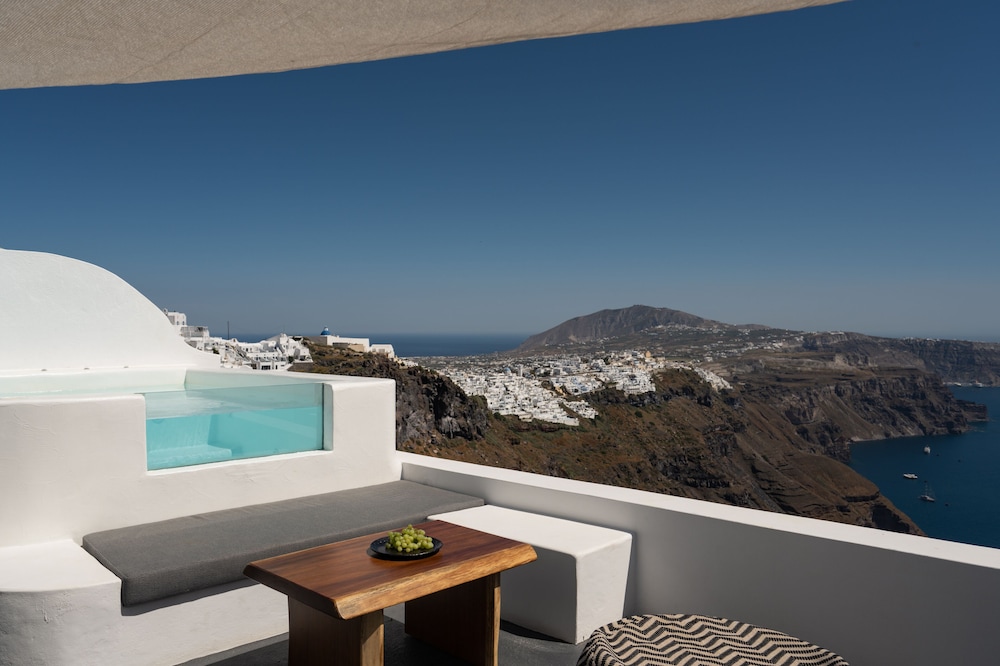 Rocca Deluxe with Caldera View and Outdoor Hot Tub - Photo 4