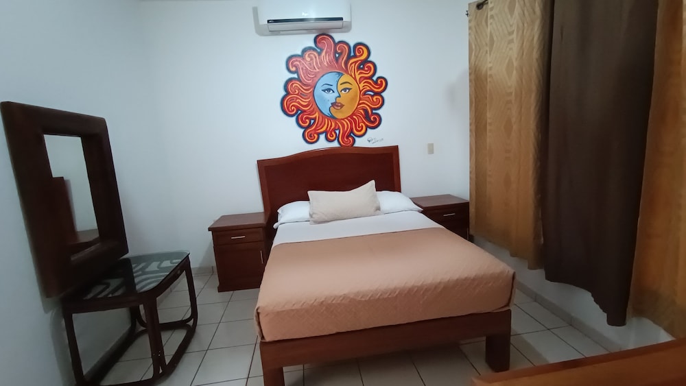 Honeymoon Room, 1 Queen Bed, Non Smoking, Pool View photo 2