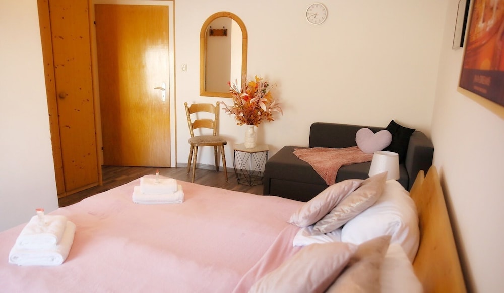 Classic Triple Room, Ensuite photo 1