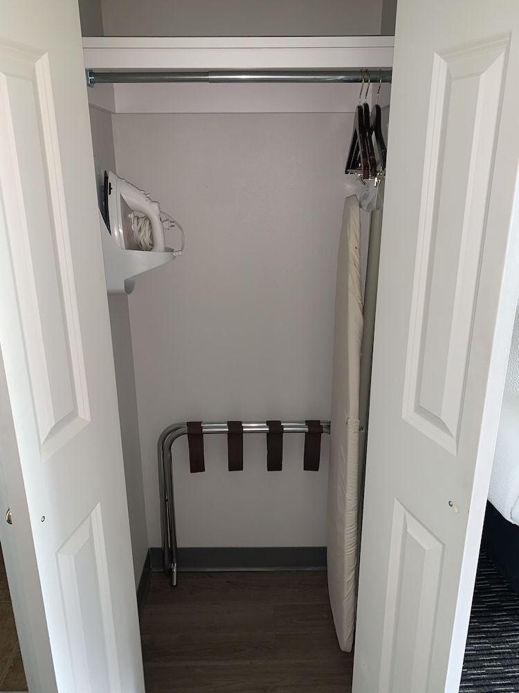 Suite, 1 King Bed, Non Smoking - Photo 5