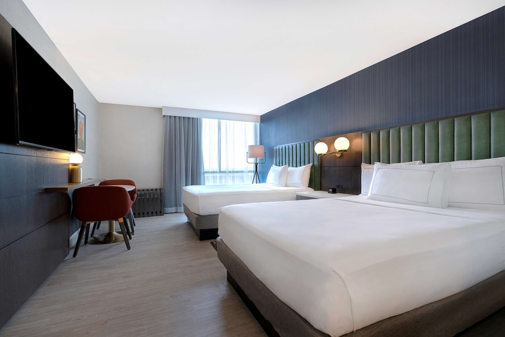 Room, 2 Queen Beds, Non Smoking (Hearing)