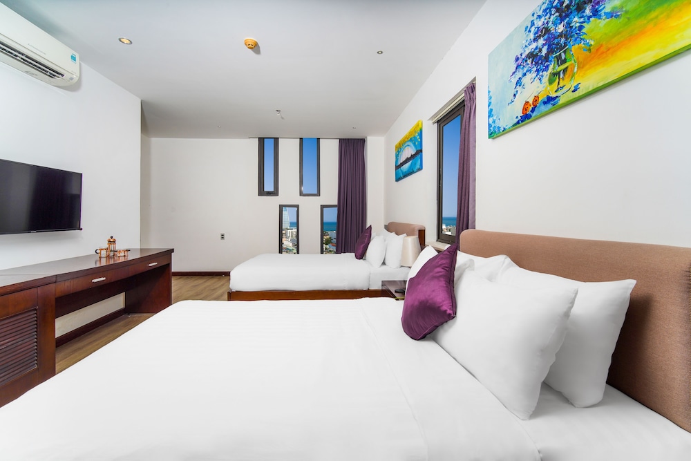 Deluxe Family Room - Photo 3