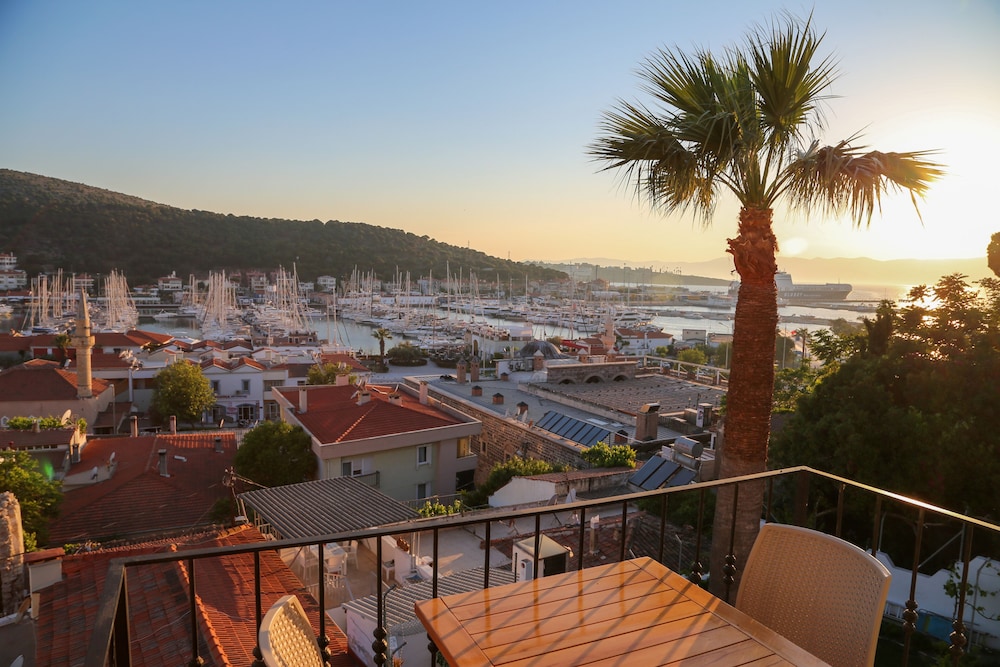 Deluxe Double Room, Balcony, Marina View photo 1