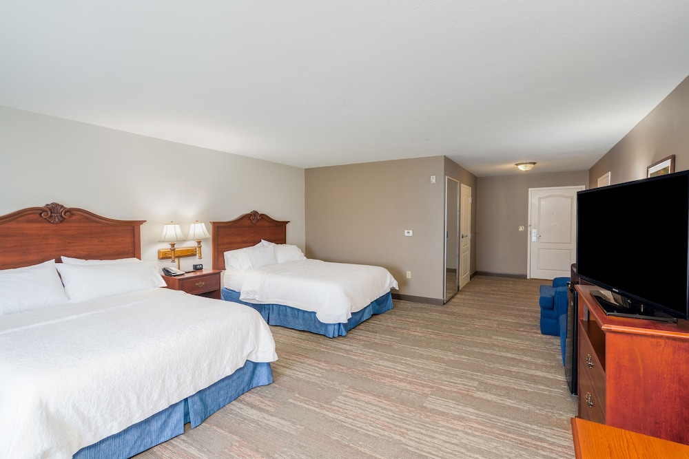 Room, 2 Queen Beds, Accessible, Bathtub - Photo 3