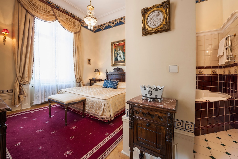 Junior Suite, Jetted Tub - Photo 3