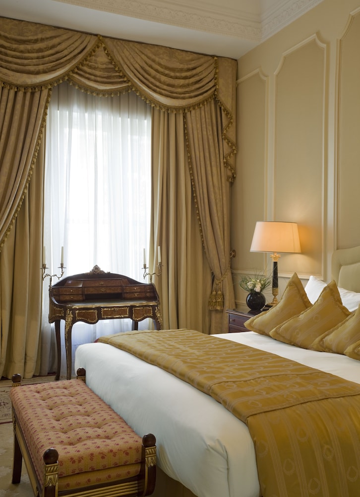 Deluxe Room, 1 King Bed photo 1