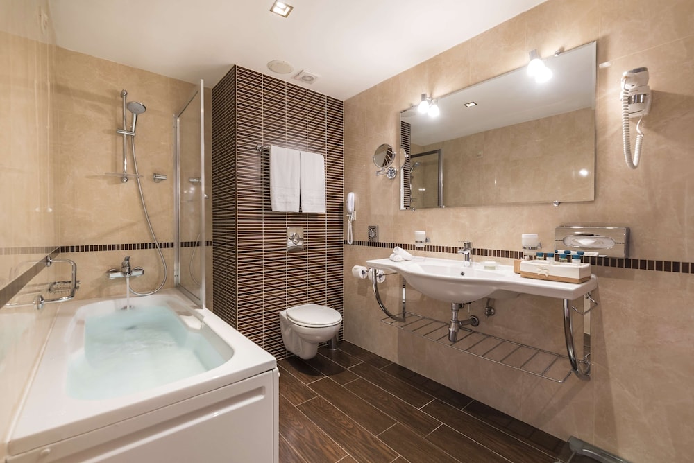 Standard Room, 1 King Bed, City View - Photo 11