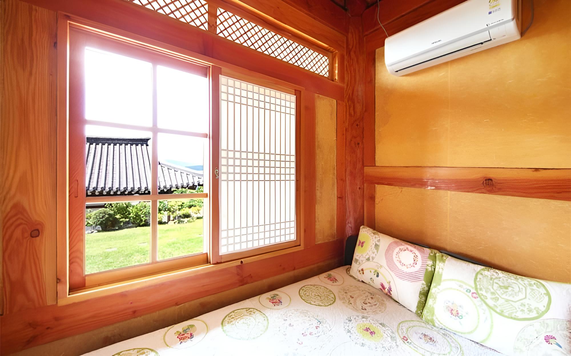 Room (Yeoul Unshared House)