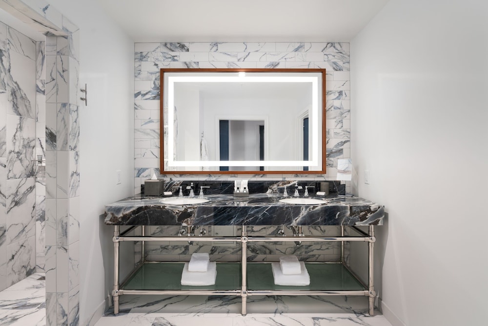 Suite, 1 Bedroom, River View (Balcony) thumbnail 6