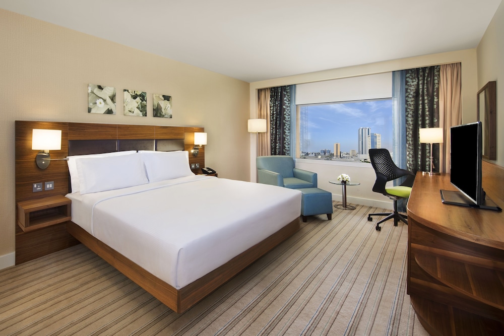 Standard Room, 1 King Bed photo 3