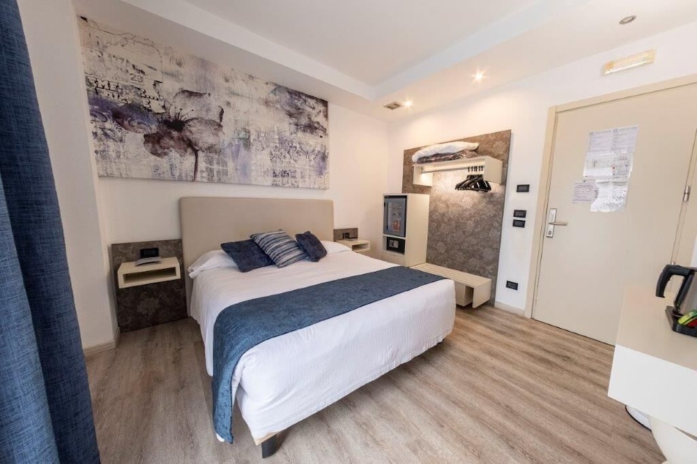 Double Room - Photo 3