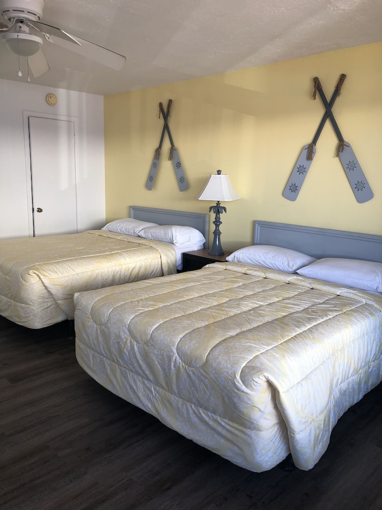 Standard, 2 Queen Beds With Kitchen photo 1