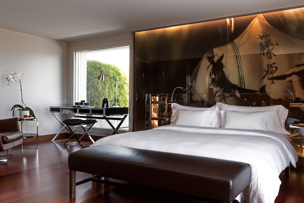 Suite, 1 King Bed, Mountain View (Balcony) photo 1