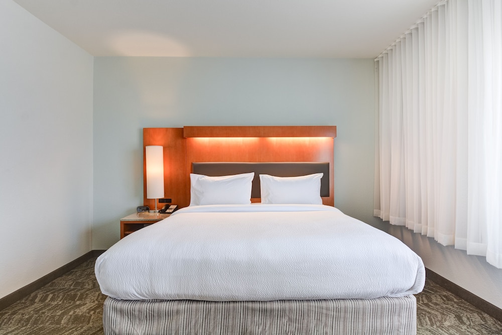 Suite, 1 Bedroom - Photo 2