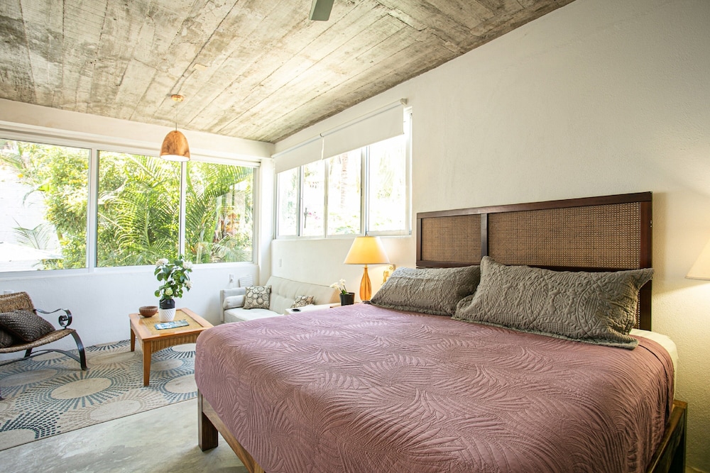 Loft D: one bedroom king size bed photo 1