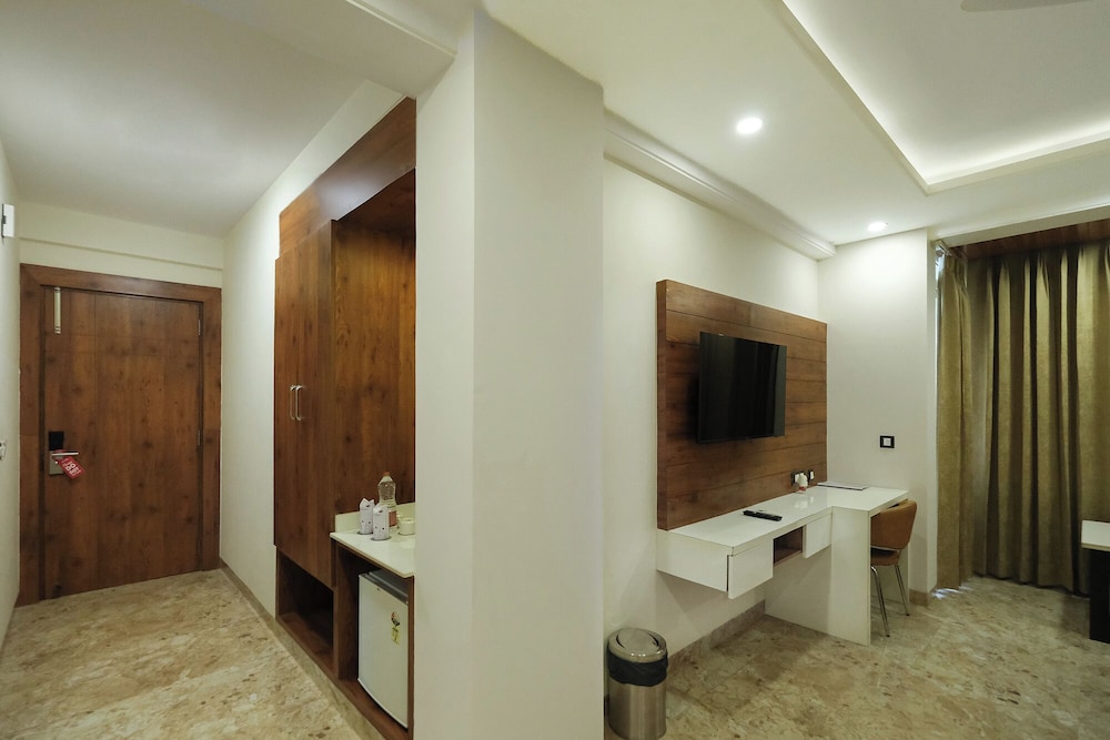 Premium Twin Room - Photo 3