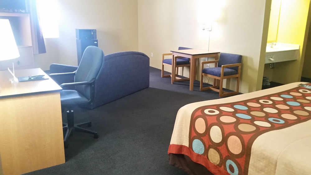 Superior Suite, 1 King Bed, Non Smoking (One-Bedroom Suite) - Photo 2