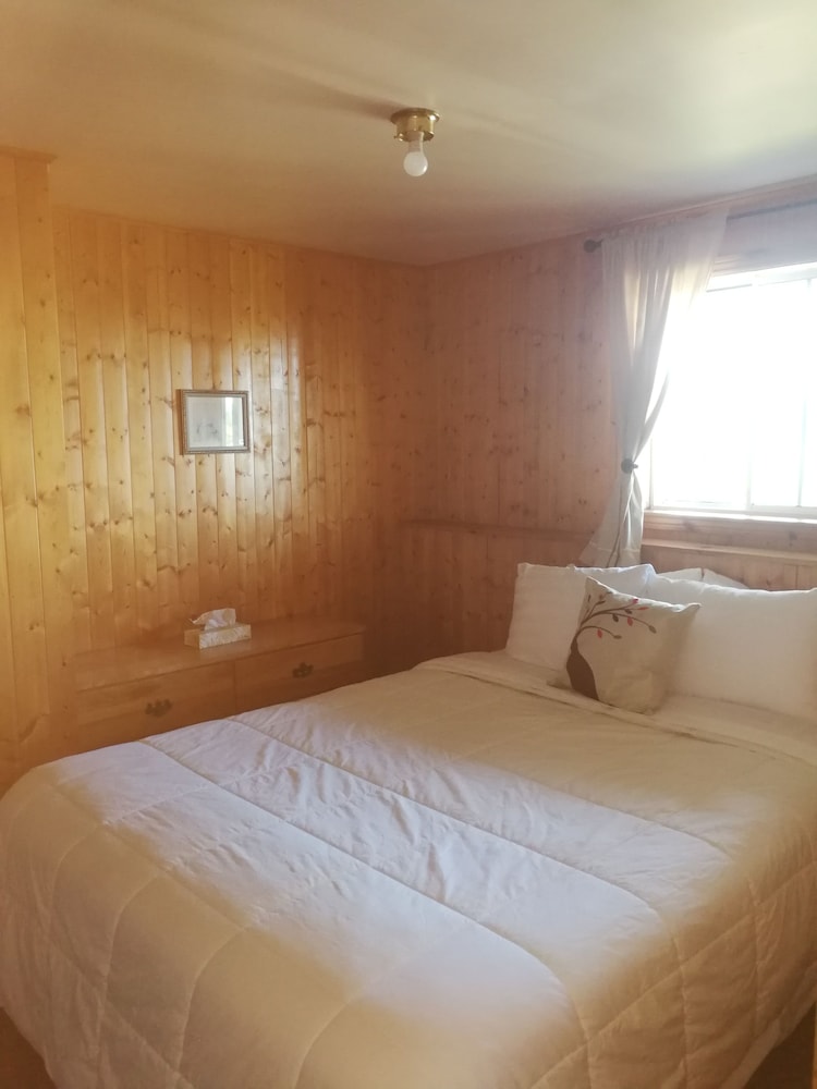 Suite, 1 Bedroom (#9a) photo 1