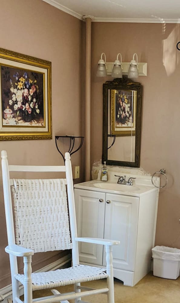 Standard Double Room, Shared Bathroom (Room 18) photo 2