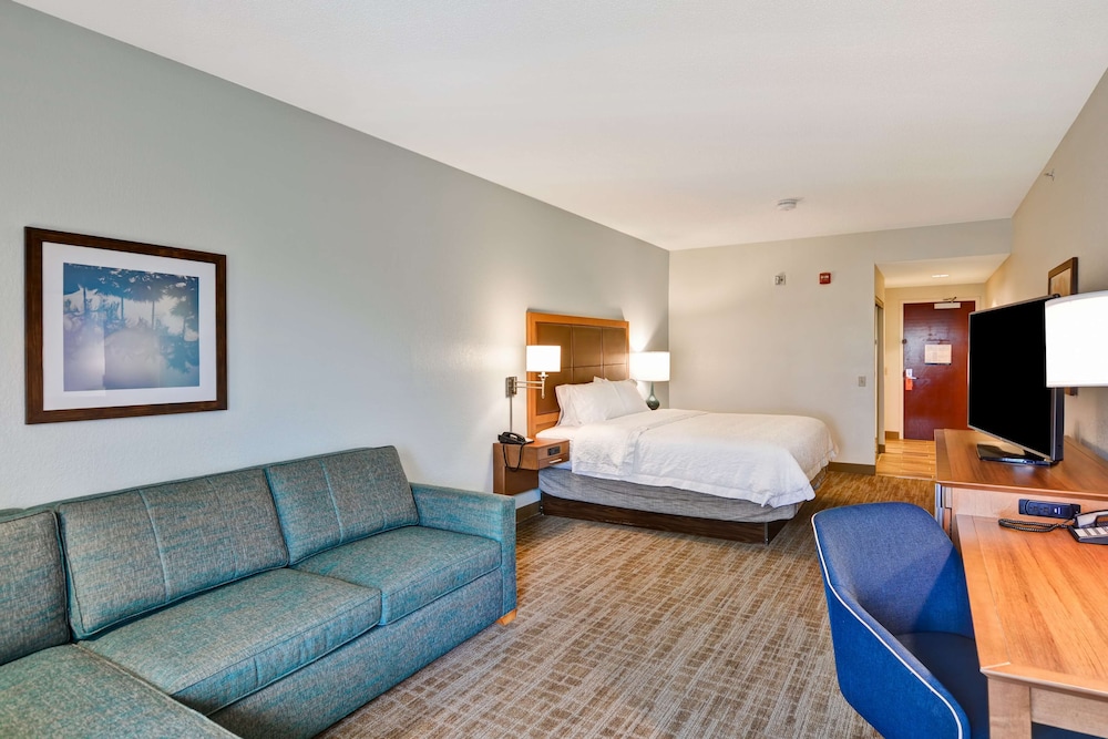 Room, 1 King Bed, Non Smoking (Living Room) - Photo 3