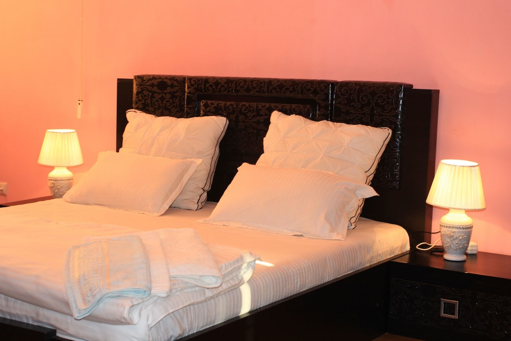 Family Room, Private Bathroom, City View photo 3