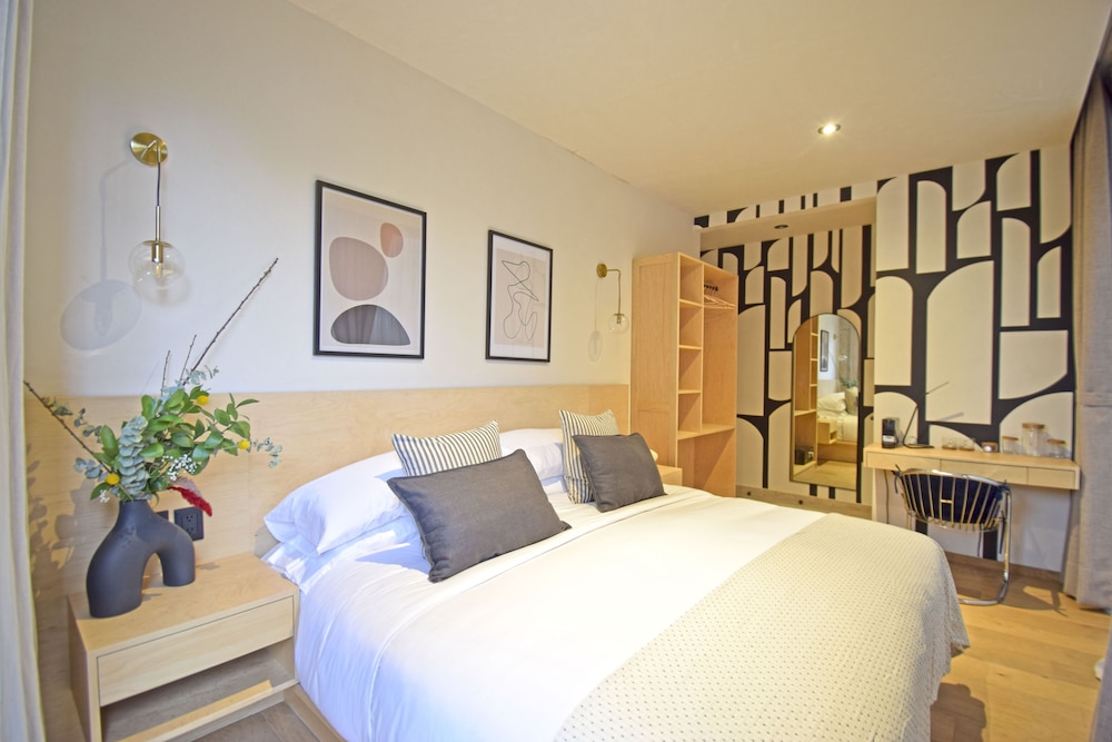 Deluxe Room, 1 King Bed
