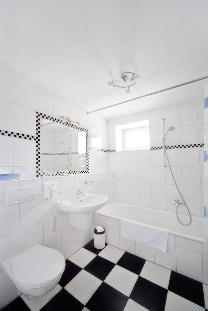 Standard Double Room - Photo 5