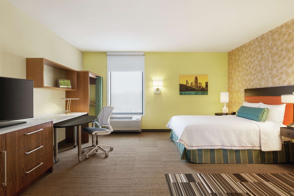 Studio, 1 Queen Bed, Non Smoking (Bathtub Accessible) photo 3