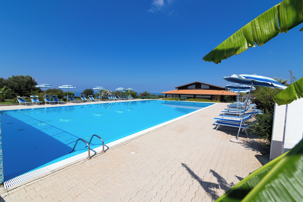 Family Apartment, 2 Bedrooms, Terrace, Sea View photo 2