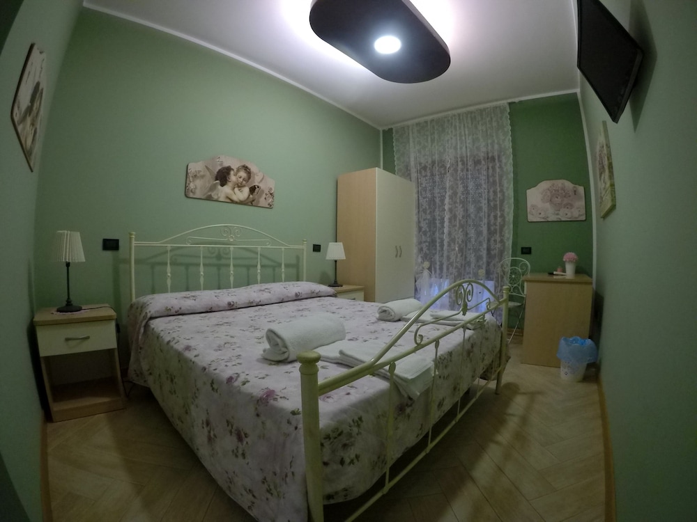 Double Room, Pool View (102)