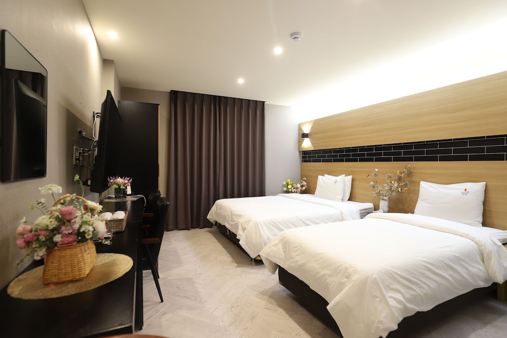 Standard Twin Room - Photo 5
