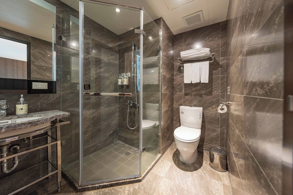 Signature Triple Room photo 2