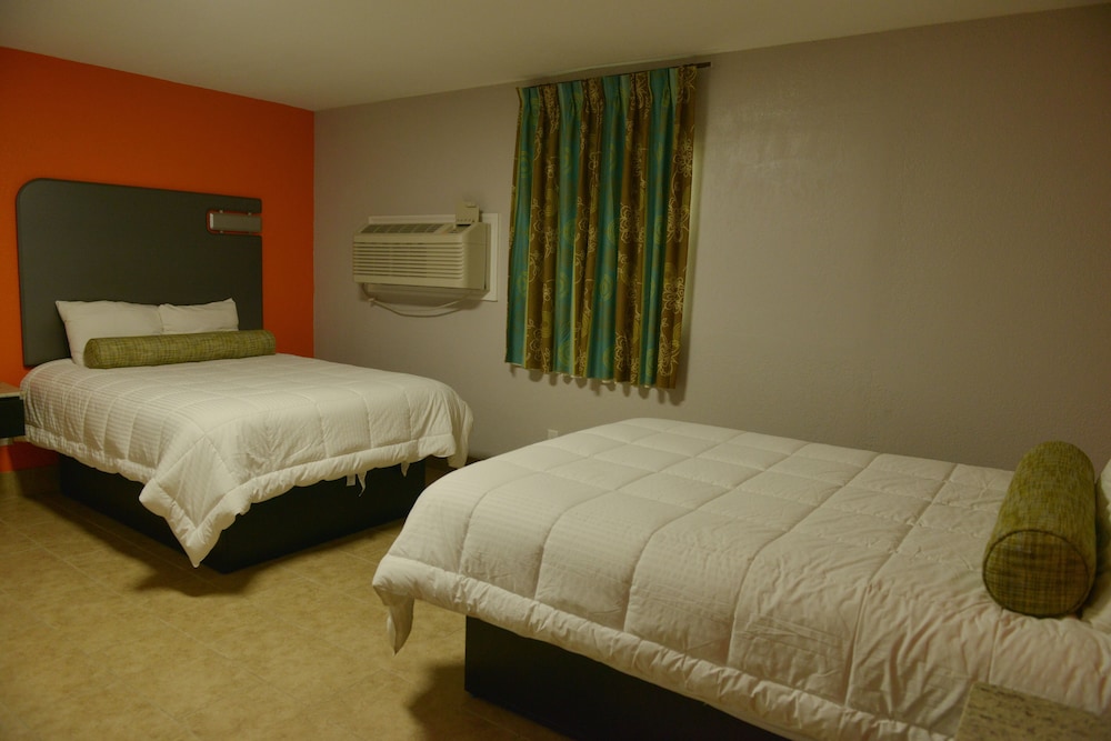 Suite, Multiple Beds, Non Smoking - Photo 3