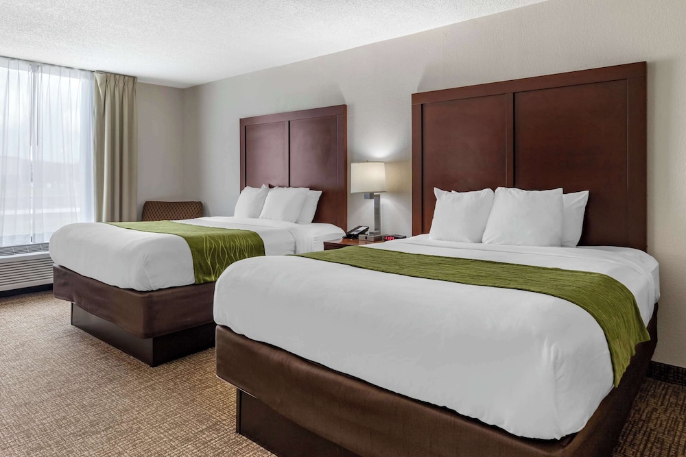 Room, 2 Queen Beds, Non Smoking - Photo 1