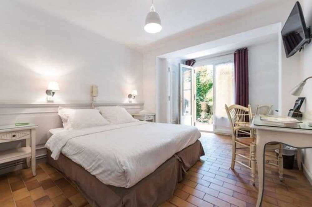 Superior Double or Twin Room photo 3