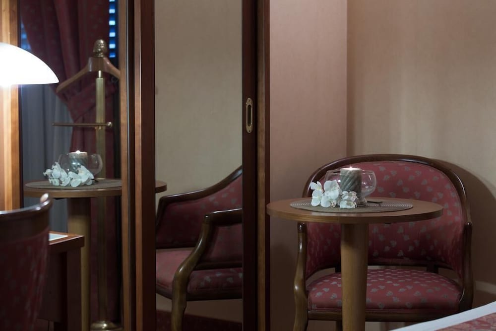 Classic Double or Twin Room - Photo 2