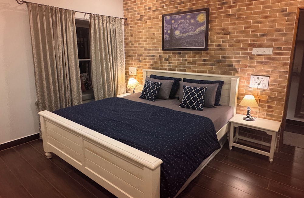 Room, 3 Bedrooms (Bedford Mist)