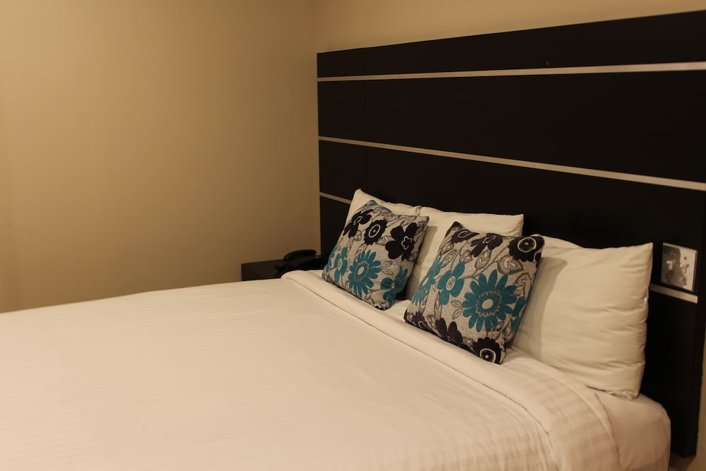 Basic Double Room Single Use, 1 King Bed photo 2