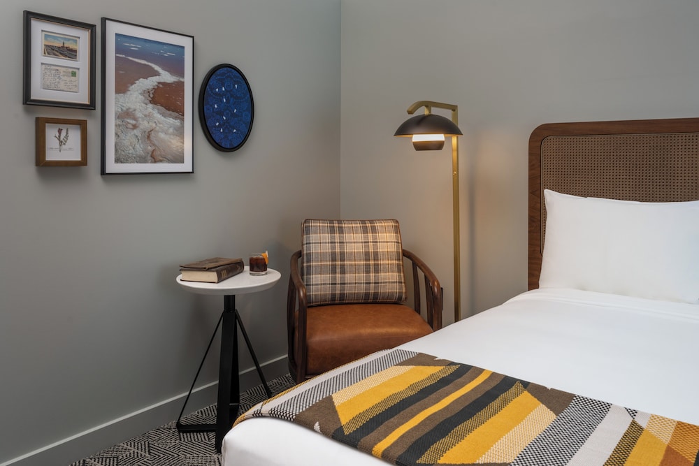 Premium Room, 2 Queen Beds, Tower (Mobility Accessible, Roll-in Shower)