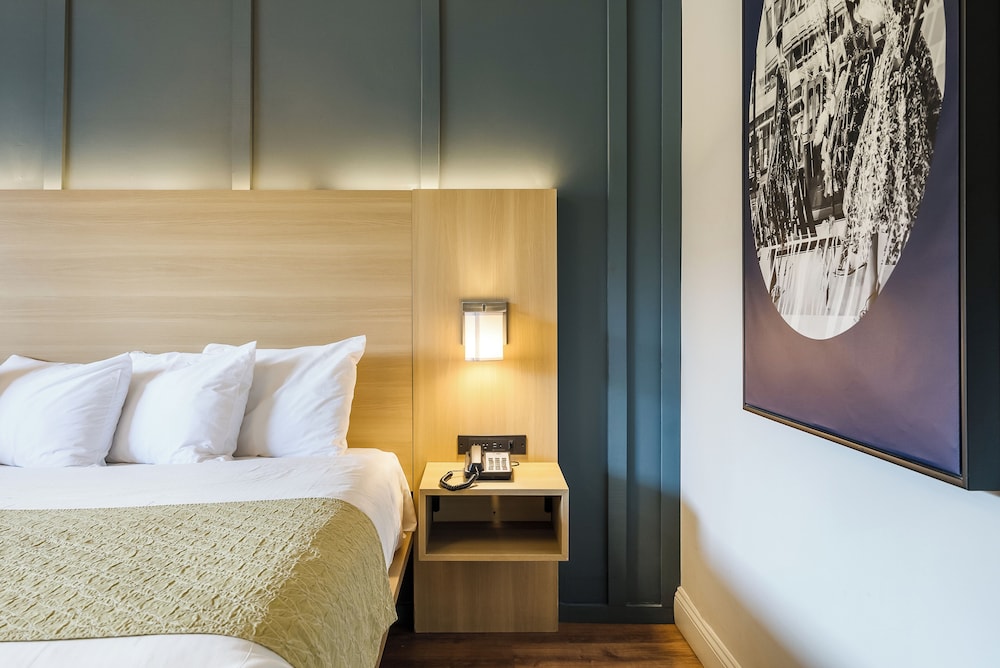 Standard Room, 1 King Bed photo 2