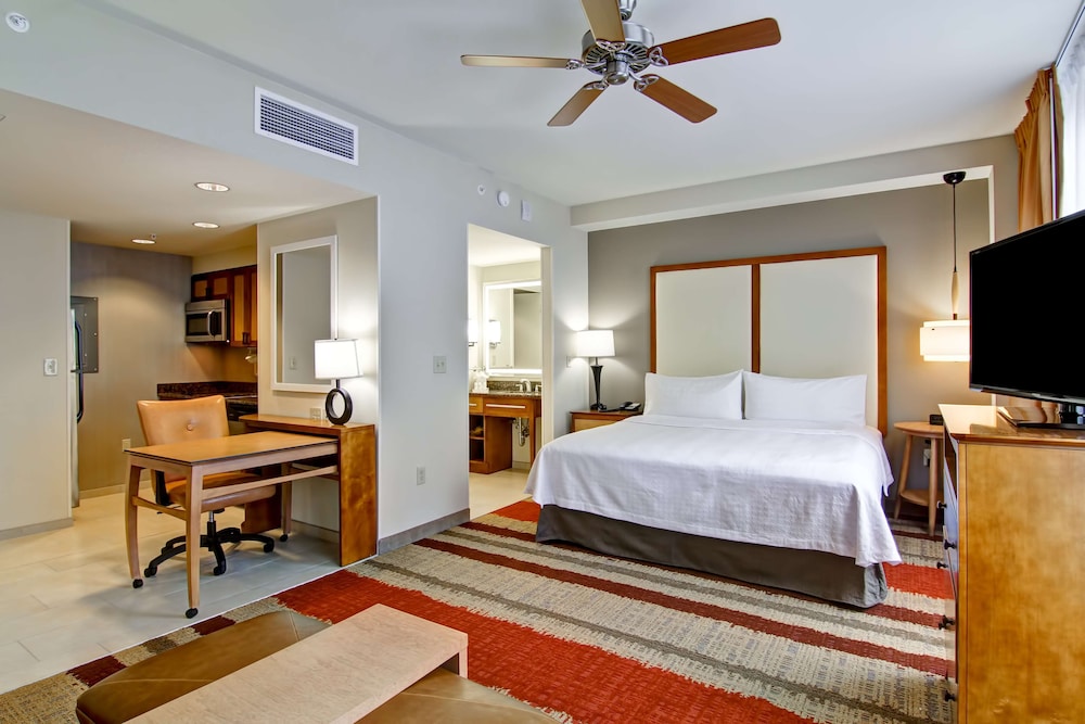 Suite, 1 King Bed, Accessible, Bathtub photo 1
