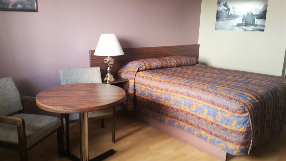 Basic Room, 1 Queen Bed, City View photo 2