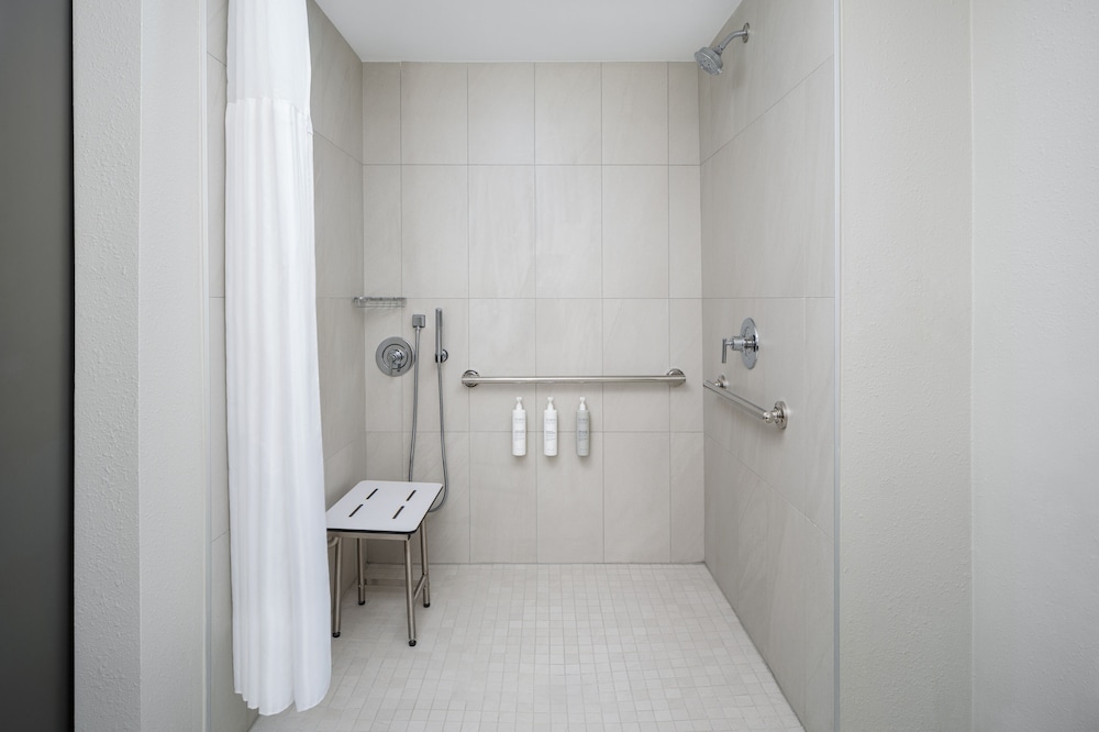 Suite, Accessible, Non Smoking - Photo 10