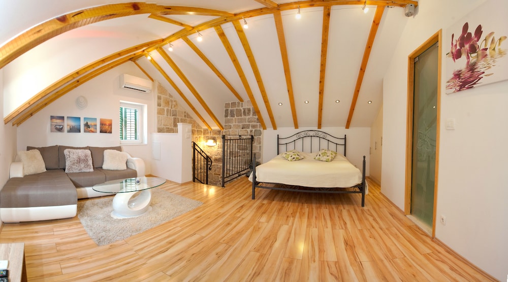 Deluxe Room, 1 King Bed