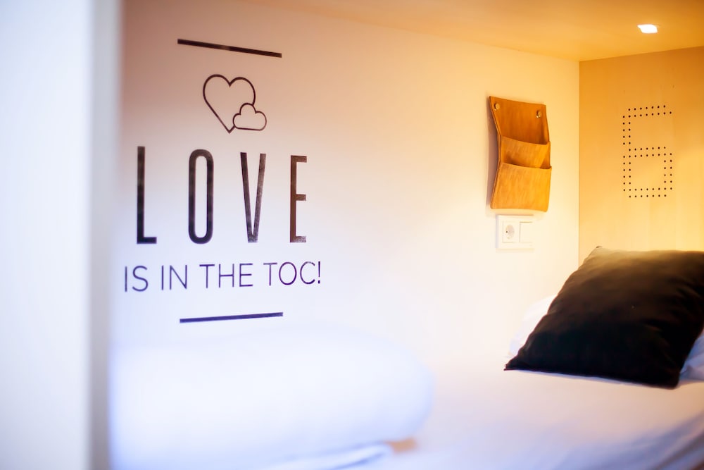Private Room For 8 People With Private Bathroom - 4 Bulk Beds - Bathroom - Bath And Shower photo 3