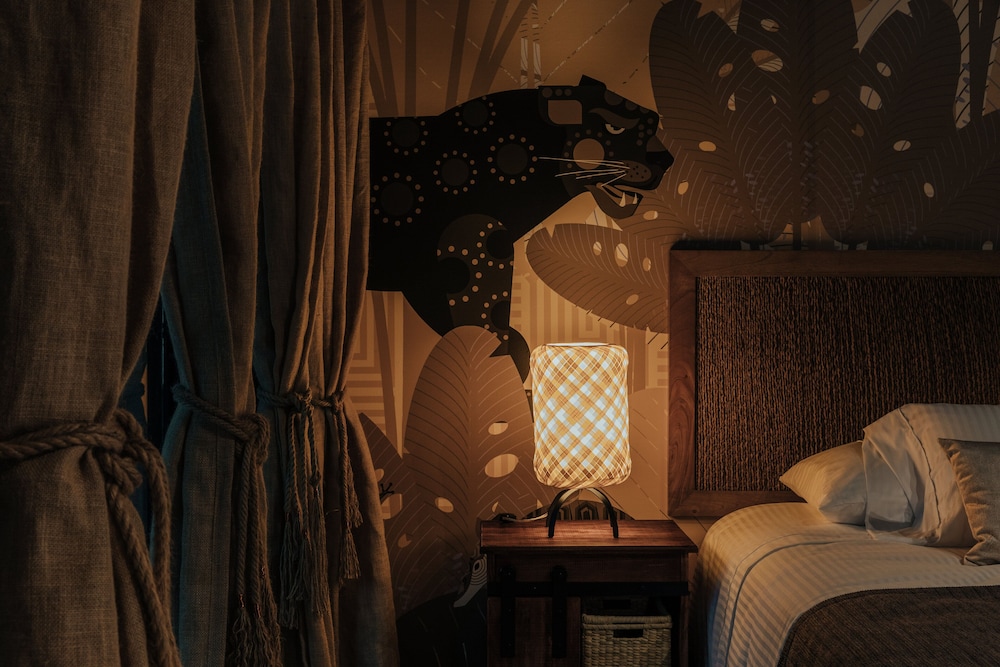 Design Suite, 1 King Bed, Balcony